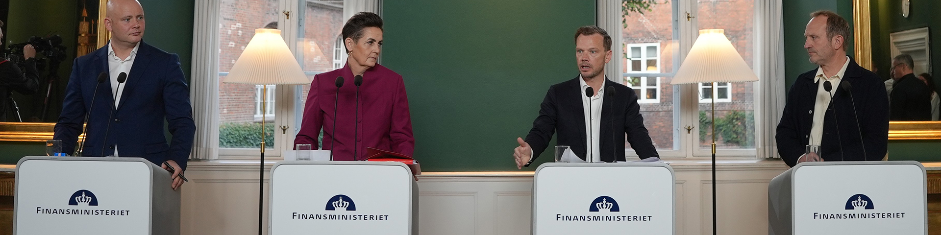 Regeringen præsenterer finansloven i Rentekammersalen